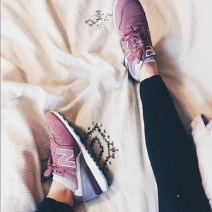 New Balance 696 Sneakers (Dusty Pink)